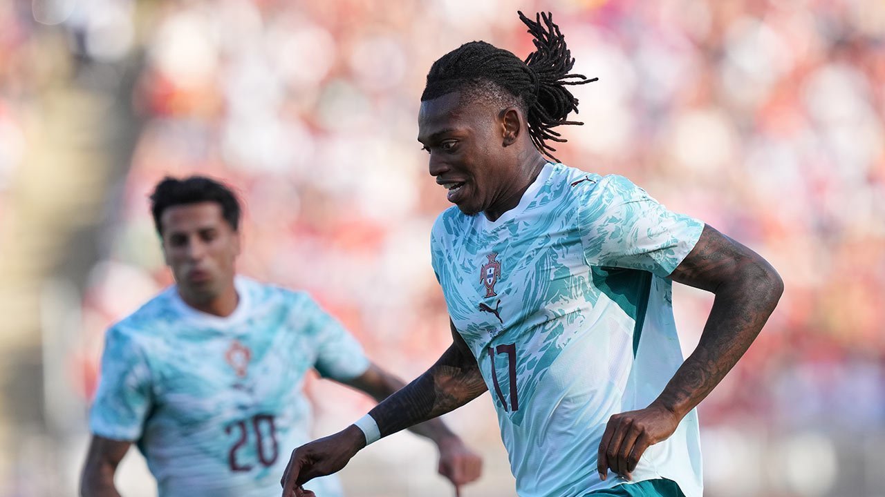 Dampak Kartu Merah di Laga Portugal vs Chile: Apakah Rafael Leao Absen di Piala Dunia 2026? Dampak Kartu Merah di Laga Portugal vs Chile: Apakah Rafael Leao Absen di Piala Dunia 2026?