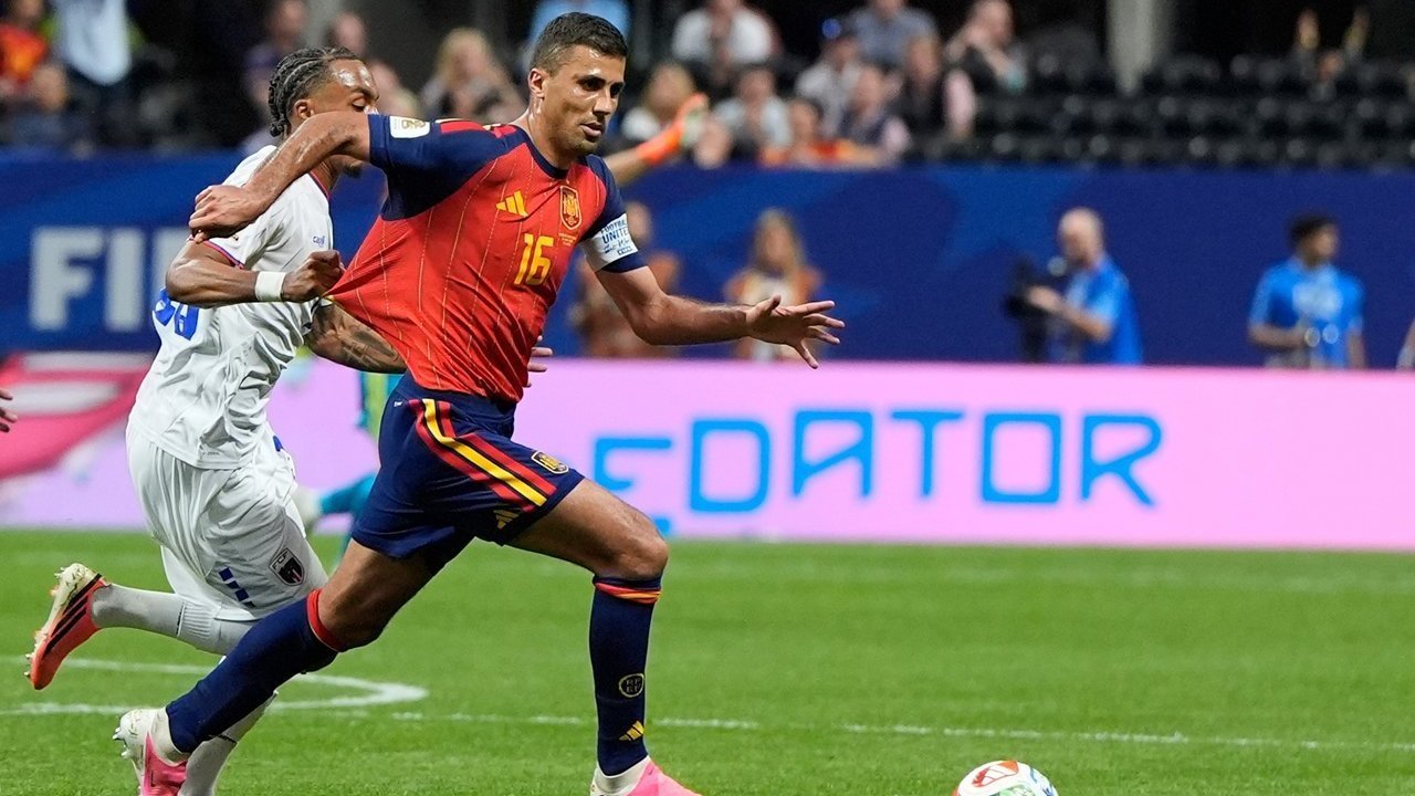 Gelandang Spanyol Kritik Permainan Cape Verde: Mereka Bahkan Tidak Melewati Garis Tengah