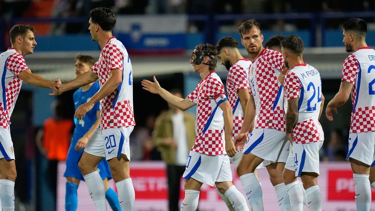 Inggris vs Kroasia, Gelandang MU Ini Merasa Terhormat Bisa Ladeni Luka Modric Inggris vs Kroasia, Gelandang MU Ini Merasa Terhormat Bisa Ladeni Luka Modric