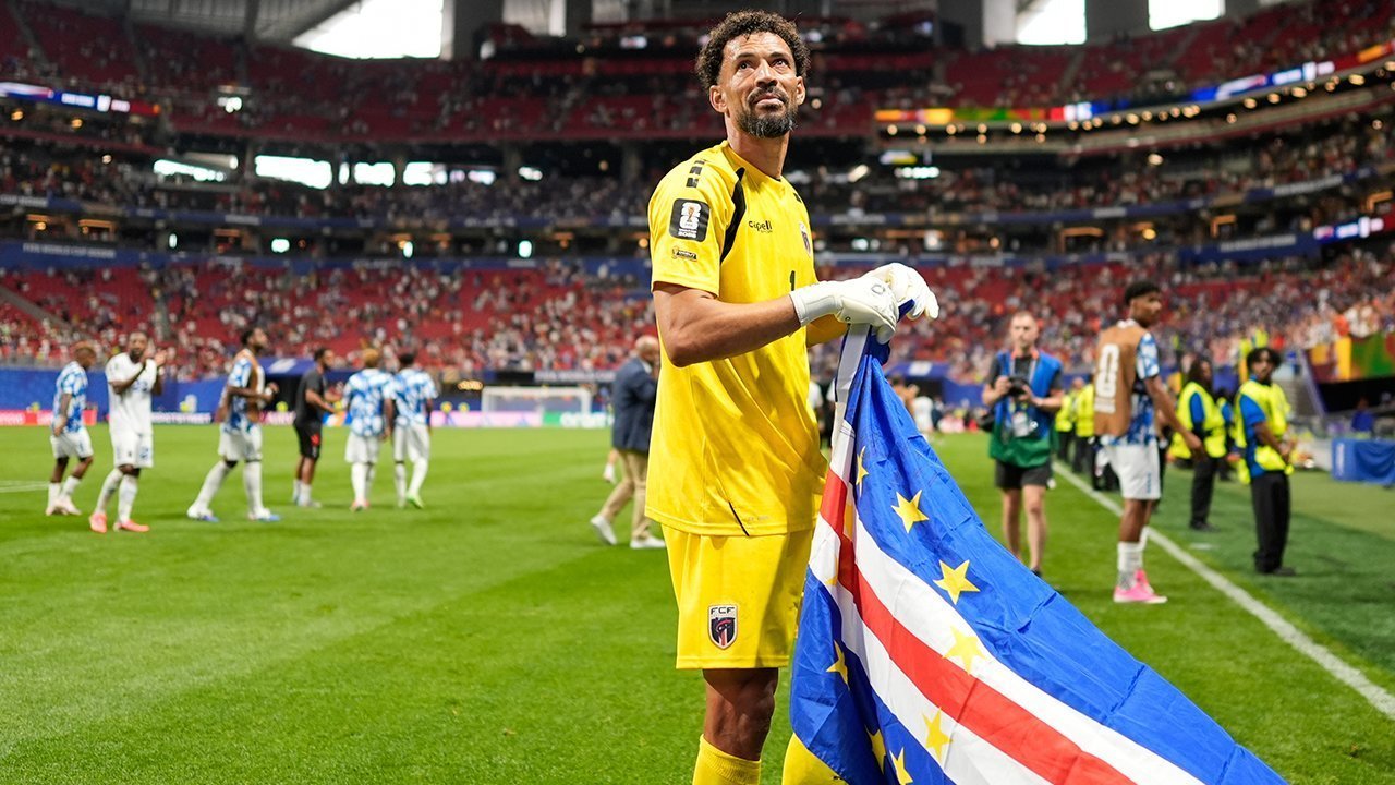 Tangisan Kiper 40 Tahun yang Bikin Spanyol Frustrasi, Vozinha Pahlawan Cape Verde Tangisan Kiper 40 Tahun yang Bikin Spanyol Frustrasi, Vozinha Pahlawan Cape Verde