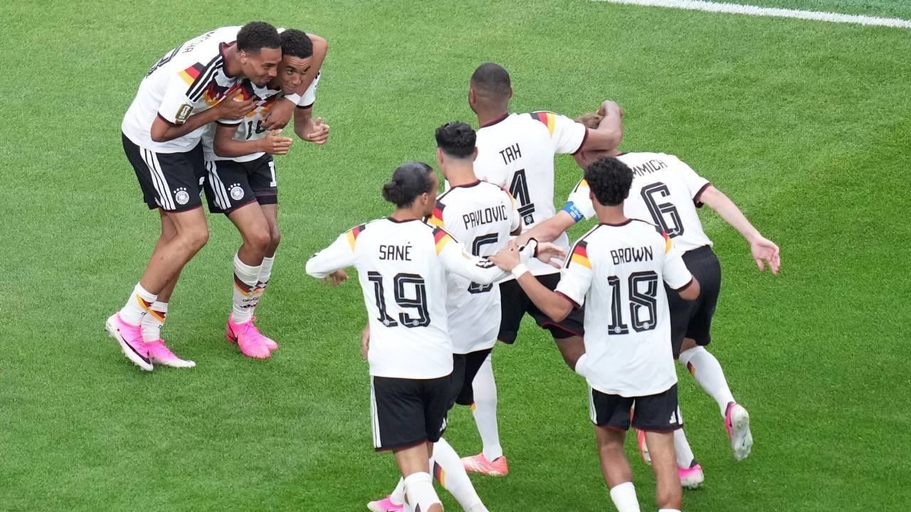 Ngeri! Skuad Jerman Melihat Ular Berbisa di Kamp Latihan Piala Dunia 2026 Ngeri! Skuad Jerman Melihat Ular Berbisa di Kamp Latihan Piala Dunia 2026