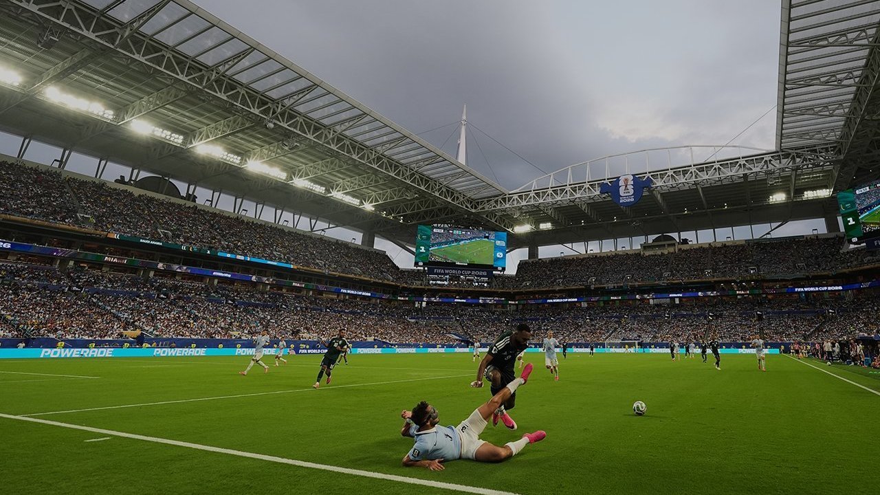 Hasil Arab Saudi vs Uruguay: Duel Sengit Berakhir Imbang, Grup H Makin Panas Hasil Arab Saudi vs Uruguay: Duel Sengit Berakhir Imbang, Grup H Makin Panas
