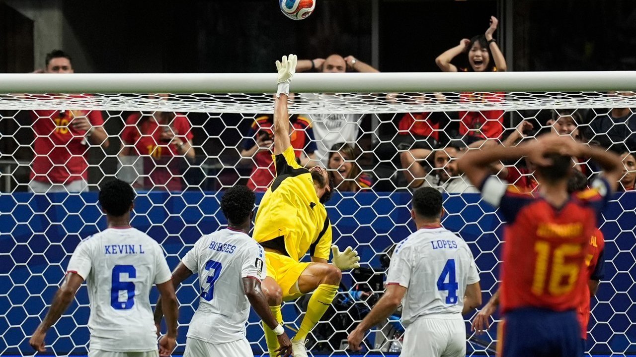 Hasil Spanyol vs Tanjung Verde: Vozinha Menggila, Debutan Piala Dunia Tahan Imbang Juara Eropa Hasil Spanyol vs Tanjung Verde: Vozinha Menggila, Debutan Piala Dunia Tahan Imbang Juara Eropa
