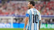 Miroslav Klose Beri Selamat kepada Lionel Messi usai Pecahkan Rekor Gol Piala Dunia