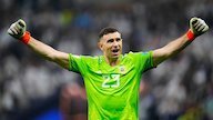 Bila Emiliano Martinez Gabung Juventus, Kiper Jepang Ini Penggantinya di Aston Villa?