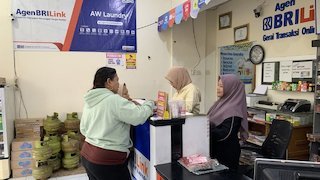 Dulu Mencuci Mobil Orang Kini Punya Sendiri: Perjalanan Agen BRILink Wiwit yang Mengubah Nasib Keluarga Dulu Mencuci Mobil Orang Kini Punya Sendiri: Perjalanan Agen BRILink Wiwit yang Mengubah Nasib Keluarga