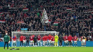Ngeri! Duel Hungaria vs Kazakhstan Nyaris Berujung Petaka Gegara Kamera Terjun Bebas ke Lapangan Ngeri! Duel Hungaria vs Kazakhstan Nyaris Berujung Petaka Gegara Kamera Terjun Bebas ke Lapangan