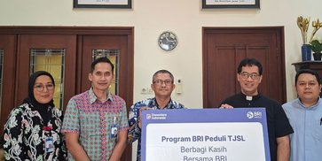 BRI Berbagi Kasih Salurkan Bantuan Sembako Melalui Keuskupan Malang untuk Masyarakat Membutuhkan