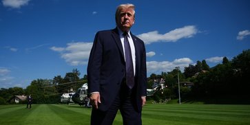 Donald Trump Dapat Izin Serahkan Trofi Juara Piala Dunia 2026, Bahkan Ikut Selebrasi di Podium Donald Trump Dapat Izin Serahkan Trofi Juara Piala Dunia 2026, Bahkan Ikut Selebrasi di Podium