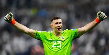 Bila Emiliano Martinez Gabung Juventus, Kiper Jepang Ini Penggantinya di Aston Villa?