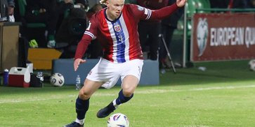 Kok Hilang, Ke Mana Erling Haaland Saat Norwegia Hajar Swedia 3-1? Kok Hilang, Ke Mana Erling Haaland Saat Norwegia Hajar Swedia 3-1?