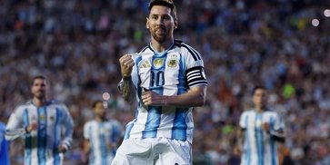 Lionel Messi Pamer Magis Jelang Piala Dunia 2026: Baru Masuk Langsung Cetak Gol untuk Bawa Argentina Menang Lionel Messi Pamer Magis Jelang Piala Dunia 2026: Baru Masuk Langsung Cetak Gol untuk Bawa Argentina Menang