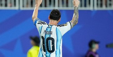 Lionel Messi Lolos dari Hukuman atas Tekel pada Aissa Mandi, Wasit Szymon Marciniak Bikin Kesalahan?
