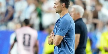 Lionel Scaloni Kehabisan Kata-kata Melihat Keajaiban Lionel Messi Saat Argentina Hajar Aljazair Lionel Scaloni Kehabisan Kata-kata Melihat Keajaiban Lionel Messi Saat Argentina Hajar Aljazair