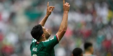 Ketika Raul Jimenez Menunjuk ke Langit Azteca Ketika Raul Jimenez Menunjuk ke Langit Azteca