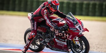Hasil Race 2 WorldSBK Emilia Romagna 2026: Nicolo Bulega Cetak Hattrick, Kembali Asapi Iker Lecuona dan Yari Montella Hasil Race 2 WorldSBK Emilia Romagna 2026: Nicolo Bulega Cetak Hattrick, Kembali Asapi Iker Lecuona dan Yari Montella