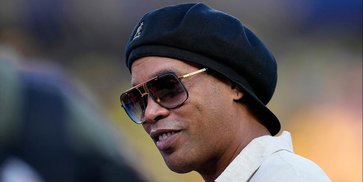 Kejutan! Ronaldinho Gabung Klub Serie C Italia Ravenna Kejutan! Ronaldinho Gabung Klub Serie C Italia Ravenna