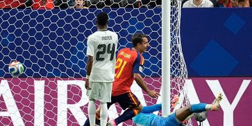 Man of the Match Spanyol vs Arab Saudi: Mikel Oyarzabal Man of the Match Spanyol vs Arab Saudi: Mikel Oyarzabal