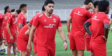 John Herdman Serahkan ke Pemain Timnas Indonesia Pengganti Jay Idzes Sebagai Kapten untuk Hadapi Oman dan Mozambik, Ramai-Ramai Pilih Rizky Ridho John Herdman Serahkan ke Pemain Timnas Indonesia Pengganti Jay Idzes Sebagai Kapten untuk Hadapi Oman dan Mozambik, Ramai-Ramai Pilih Rizky Ridho