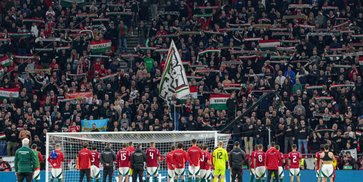 Ngeri! Duel Hungaria vs Kazakhstan Nyaris Berujung Petaka Gegara Kamera Terjun Bebas ke Lapangan Ngeri! Duel Hungaria vs Kazakhstan Nyaris Berujung Petaka Gegara Kamera Terjun Bebas ke Lapangan