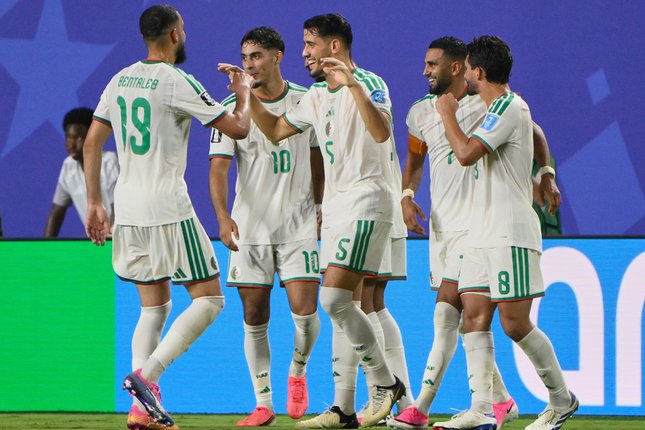 Nyaris Bawa Aljazair Menang