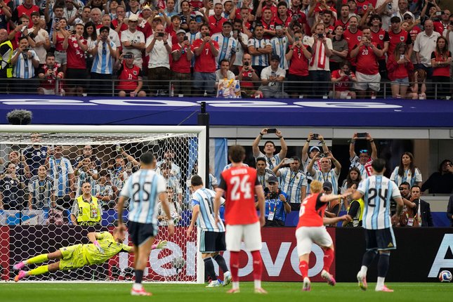 Messi Bangkit Setelah Penalti Gagal Messi Bangkit Setelah Penalti Gagal