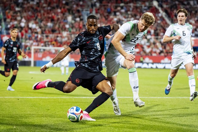 Kanada Bermain Imbang Aksi Cyle Larin dalam laga Kanada vs Republik Irlandia, Sabtu (6/6/2026). (c) The Canadian Press via AP Photo/Christopher Katsarov