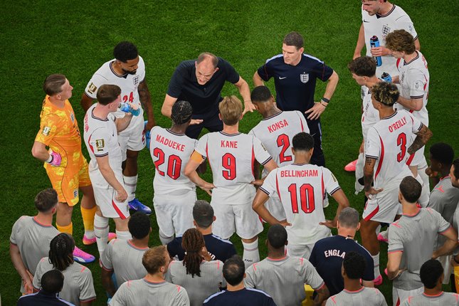 Rangkuman Rating Pemain Inggris Pelatih Inggris Thomas Tuchel memberikan instruksi kepada para pemainnya saat laga Grup L Piala Dunia 2026 antara Inggris vs Kroasia di Arlington, Texas, dekat Dallas, Rabu, 17 Juni 2026 (c) AP Photo/Jessica Tobias