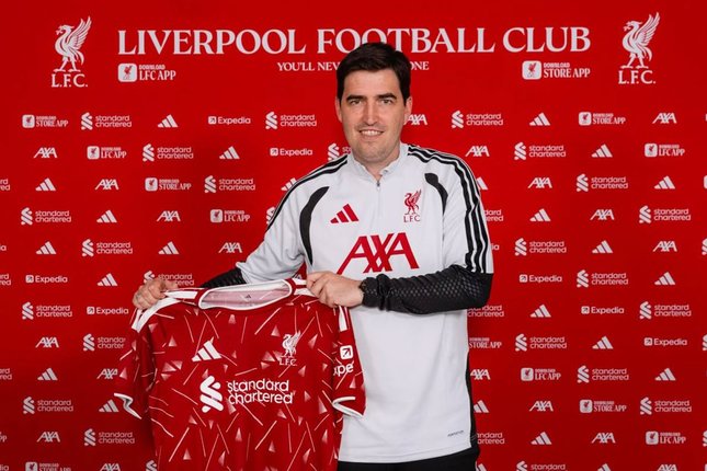 Andoni Iraola resmi menjadi manajer baru Liverpool (c) Liverpool FC Official