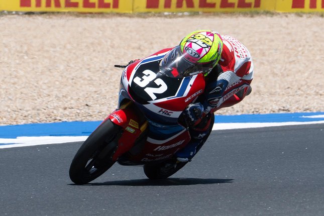 Balapan Sulit dan Berat Akibat Cuaca Panas Pembalap Honda Asia-Dream Racing Junior Team, Kiandra Ramadhipa (c) MotoJunior