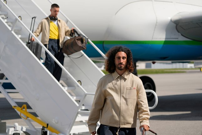 Pola Tidur Jadi Perhatian Khusus Marc Cucurella bersama skuad Spanyol tiba di Amerika Serikat jelang Piala Dunia 2026. (c) AP Photo/George Walker IV