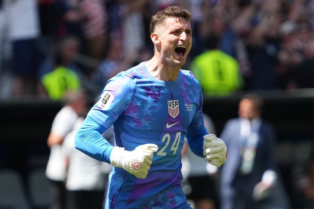Kiper dan Bek Kiper dan Bek