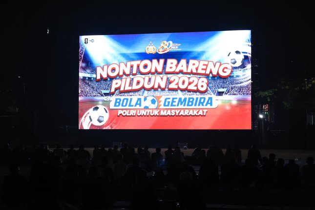 Kepolisian Dekatkan Diri dengan Masyarakat Kepolisian Dekatkan Diri dengan Masyarakat