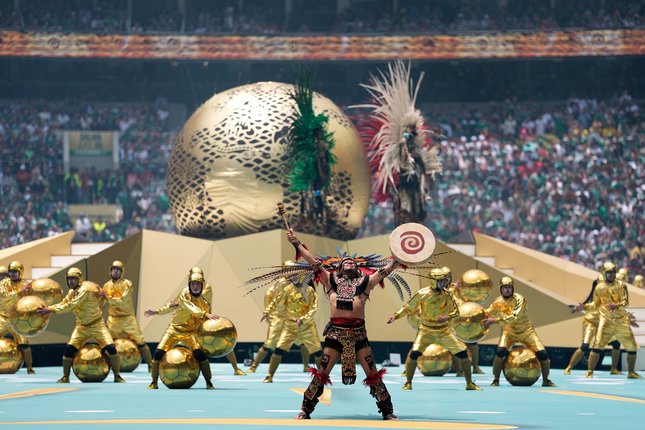 Trofi Piala Dunia Hadir, Azteca Berguncang Trofi Piala Dunia Hadir, Azteca Berguncang