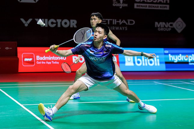 Raymond Indra/Nikolaus Joaquin saat berlaga di Indonesia Open 2026. (c) Bola.net/Bagaskara Lazuardi