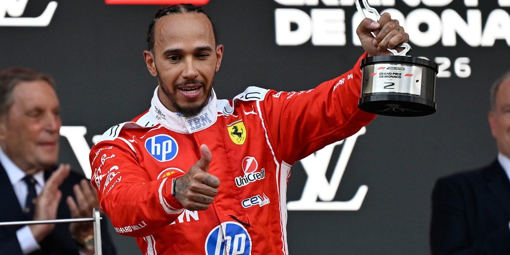 Lewis Hamilton Sebut PR Ferrari Masih Menumpuk Meski Naik Po