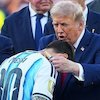 Donald Trump Disalami Banyak Pemain, Bek Argentina Ini Justru Mengabaikannya Donald Trump Disalami Banyak Pemain, Bek Argentina Ini Justru Mengabaikannya