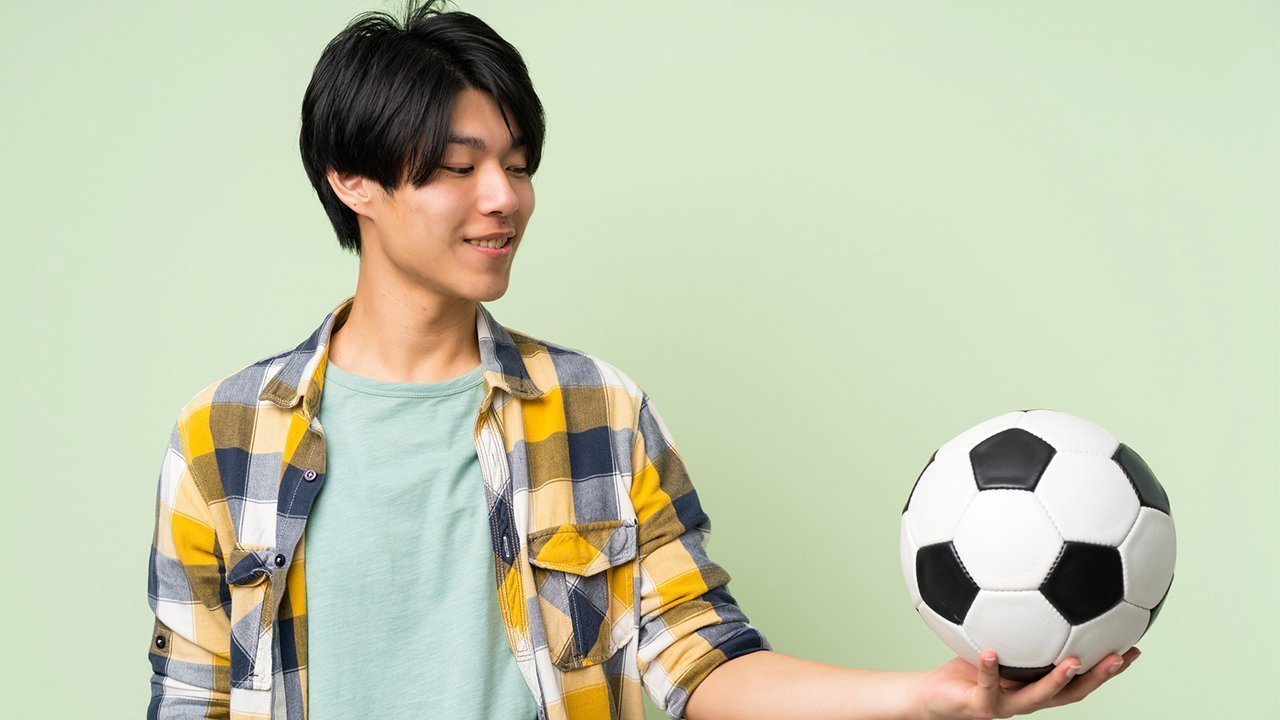 Dari Lapangan Sampai Nongkrong, Ini Cara Tetap Segar Setelah Main Bola Dari Lapangan Sampai Nongkrong, Ini Cara Tetap Segar Setelah Main Bola