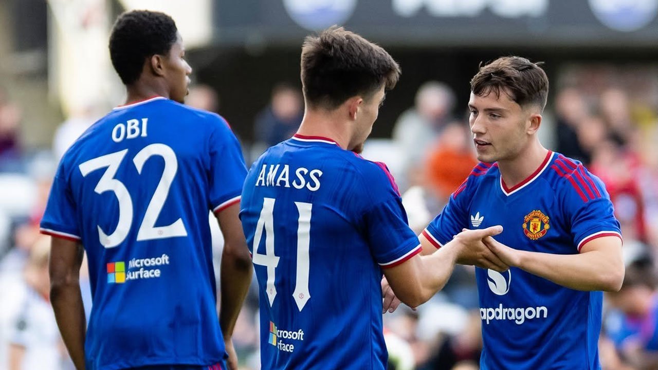 Menang Telak Lawan Rosenborg, Michael Carrick Acungi Jempol Para Pemain Muda Muda MU! Menang Telak Lawan Rosenborg, Michael Carrick Acungi Jempol Para Pemain Muda Muda MU!