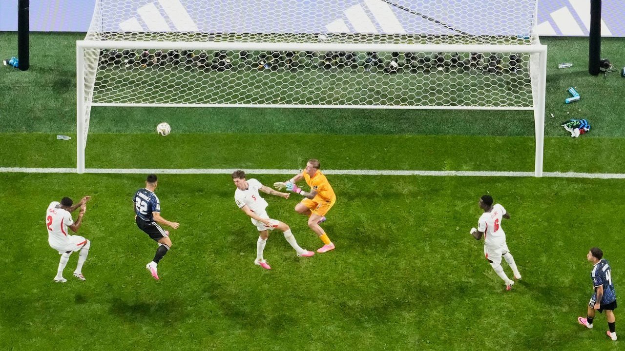 4 Pelajaran dari Kekalahan Pahit Inggris Lawan Argentina: Strategi Bertahan Berujung Petaka 4 Pelajaran dari Kekalahan Pahit Inggris Lawan Argentina: Strategi Bertahan Berujung Petaka