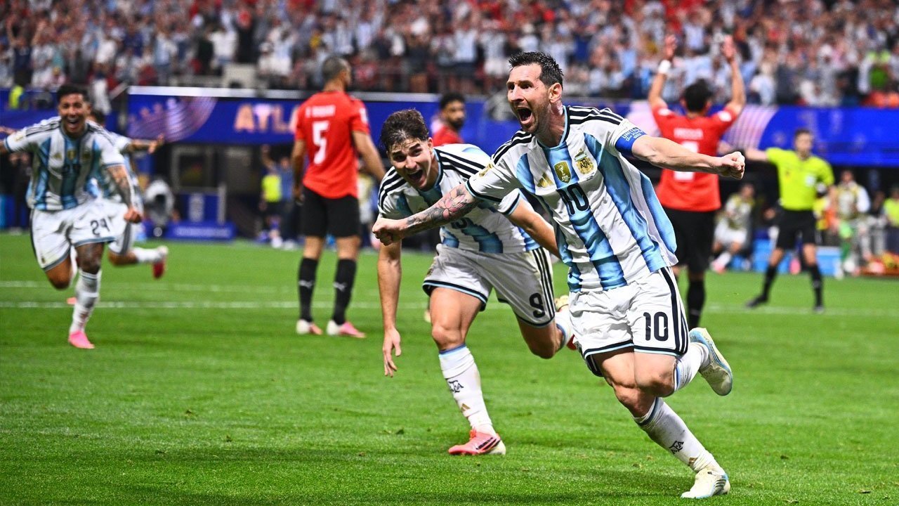 Selebrasi Gol Penuh Emosi Jadi Pelampiasan Lionel Messi Usai Gagal Penalti Selebrasi Gol Penuh Emosi Jadi Pelampiasan Lionel Messi Usai Gagal Penalti