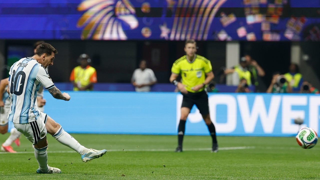 Lionel Messi Ukir Rekor Tak Menyenangkan Setelah Gagal Penalti Kedua di Piala Dunia 2026 Lionel Messi Ukir Rekor Tak Menyenangkan Setelah Gagal Penalti Kedua di Piala Dunia 2026