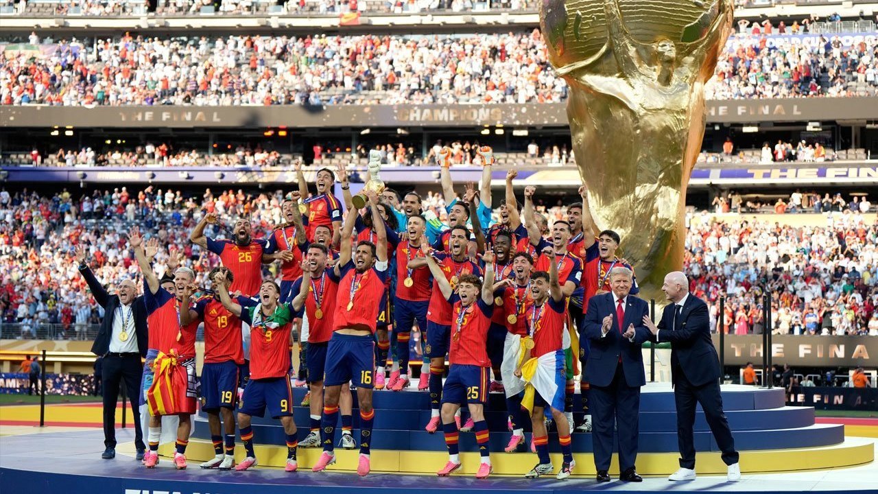 Donald Trump 'Dihilangkan' di Foto Juara Spanyol Donald Trump 'Dihilangkan' di Foto Juara Spanyol