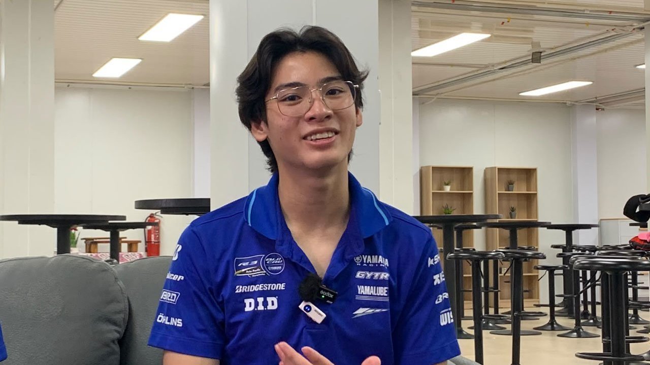 Ketika Ing Asavanund Mengguncang Yamaha Sunday Race di Mandalika, Kerumunan Fans Lebih Meriah dari Marc Marquez Ketika Ing Asavanund Mengguncang Yamaha Sunday Race di Mandalika, Kerumunan Fans Lebih Meriah dari Marc Marquez