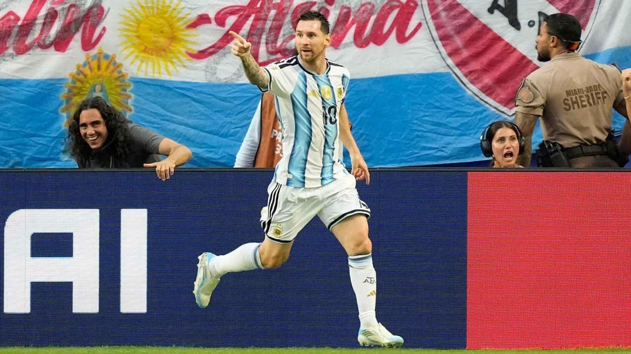 Hasil Argentina vs Cape Verde: La Albiceleste Lolos Dramatis Lewat Babak Extra Time Hasil Argentina vs Cape Verde: La Albiceleste Lolos Dramatis Lewat Babak Extra Time