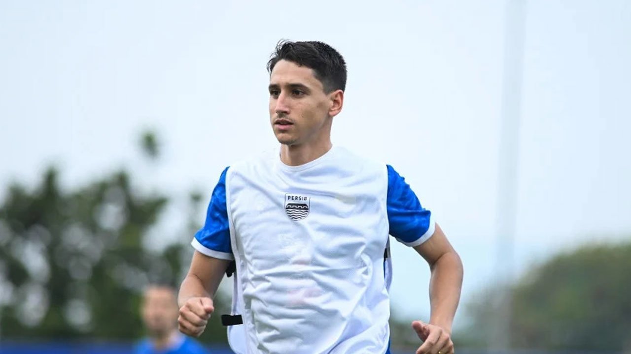 Antusiasme Bobotoh Kagetkan Luka Menalo: Latihan Ditunggui 2 Ribu Orang, Luar Biasa!