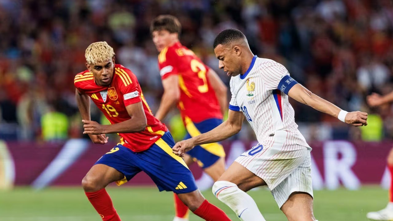 Kolom Opini: Prancis vs Spanyol, Saat Adaptasi Menjadi Mazhab Baru