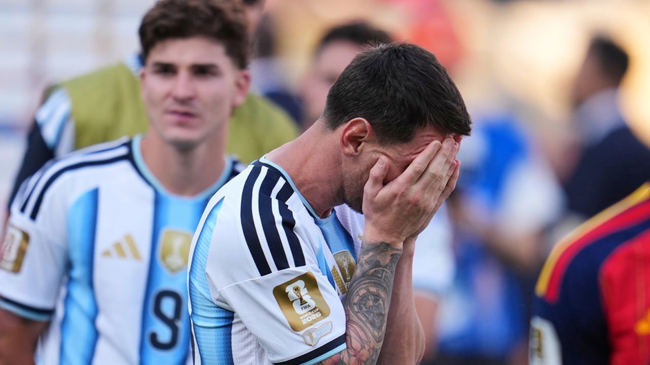 Lionel Messi Tak Berkutik, Mimpi Argentina Pertahankan Gelar Berakhir di Tangan Spanyol Lionel Messi Tak Berkutik, Mimpi Argentina Pertahankan Gelar Berakhir di Tangan Spanyol
