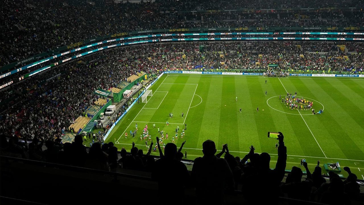Meksiko, Azteca, dan Pemain Ke-12 Meksiko, Azteca, dan Pemain Ke-12