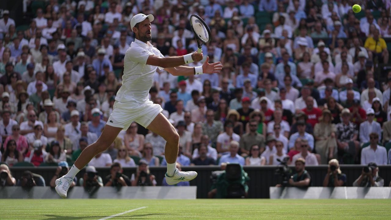 Novak Djokovic Pecahkan Rekor Roger Federer, Tiket Perempat Final Wimbledon di Tangan Novak Djokovic Pecahkan Rekor Roger Federer, Tiket Perempat Final Wimbledon di Tangan